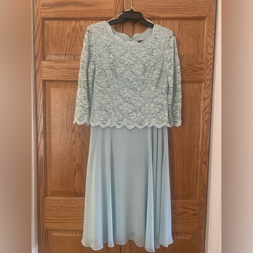 Mint formal gown by Alex Evenings, 10P